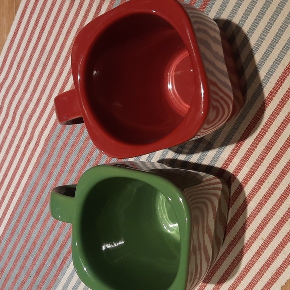 Starbucks 2004 Holiday Snowflake Pair of Red & Green Square 14 oz. Coffee Mugs - Picture 6 of 6
